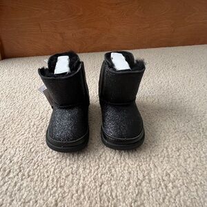 New in Box Ugg Baby Booties 6-12 months